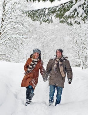 Romantischer Spaziergang im Winter © shutterstock.com