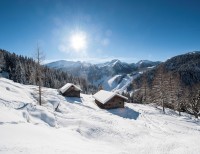 Landschaft in den Bergen und kleine Hütten im Winter © Altenmarkt-Zauchensee Tourismus