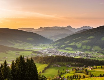 Traumhafter Blick beim Sonnenuntergang auf die Berge © Altenmarkt-Zauchensee Tourismus - Nadia Jabli Photography