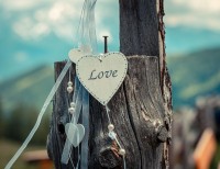 Dekoration für die Feier auf der Alm