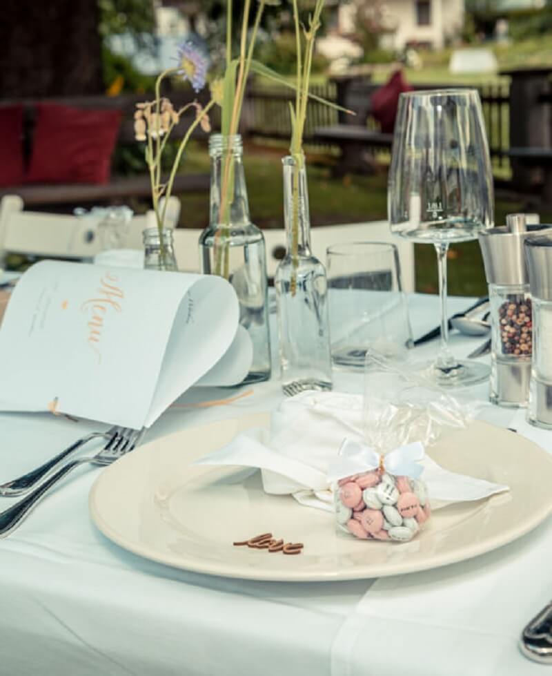 Dekorierter Hochzeitstisch im Scheffer's Hotel in Altenmarkt