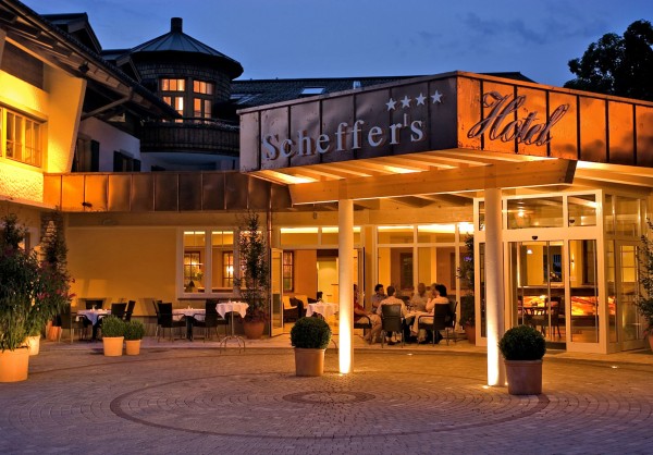 Abendaufnahme vom Hotel