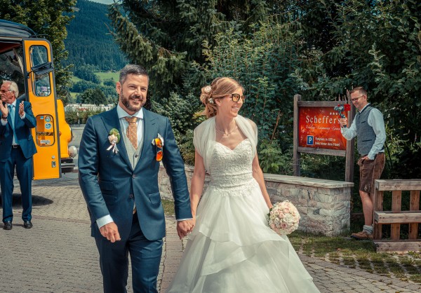 Brautpaar im Eingangsbereich von Hotel Scheffer