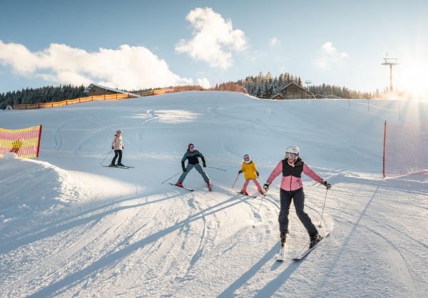 Kinder fahren Ski © Altenmarkt-Zauchensee Tourismus - Lorenz Masser