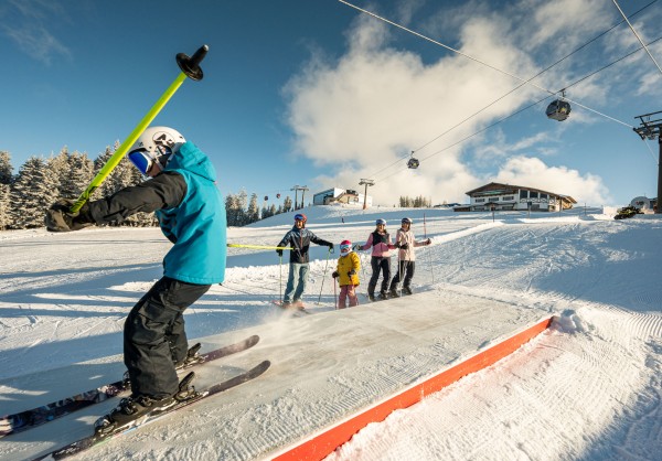 Kinder beim Skifahren © Altenmarkt-Zauchensee Tourismus - Lorenz Masser