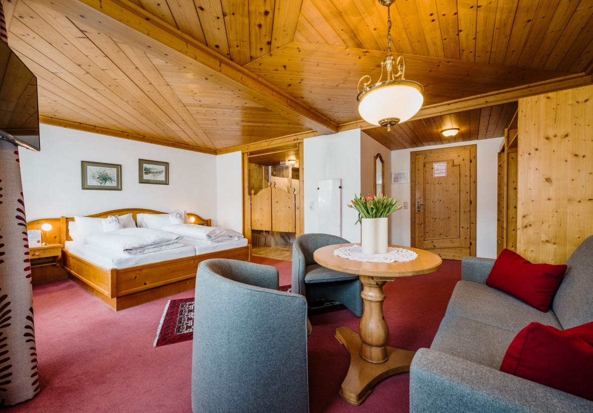 Familienzimmer mit Couch