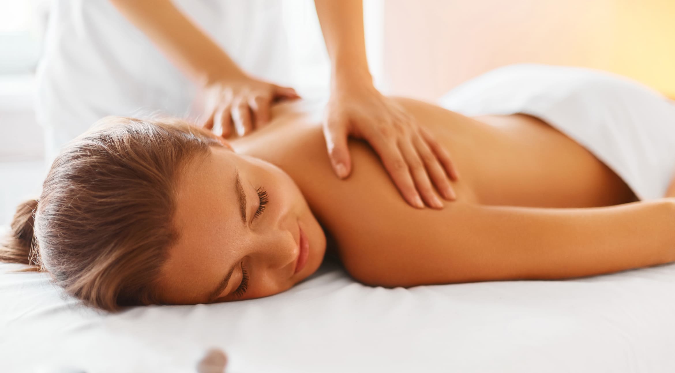 Massage im Scheffer's Hotel Altenmarkt im Salzburger Land © shutterstock.com