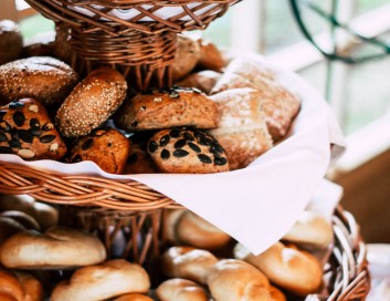 Brötchen und Gepäck zum Frühstück © SalzburgerLand Tourismus - Lisa-Marie Huber